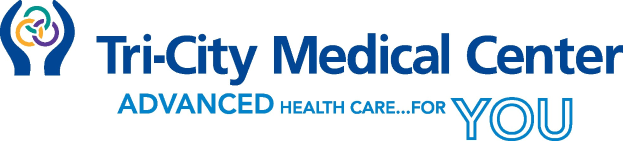 Logo des Tri-City Medical Center mit einem blauen Kreis mit einem weißen Kreuz, umgeben von einem weißen Ring mit blauer Schrift und dem Satz "Advanced Health Care for You" in fetter schwarzer Schrift darunter.