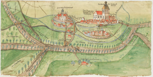 Eine Karte einer Stadt mit einer zentralen Burg, umgeben von Gebäuden, Bäumen, Straßen und Gras, mit zusätzlichem Text, der Details zur Stadt liefert.