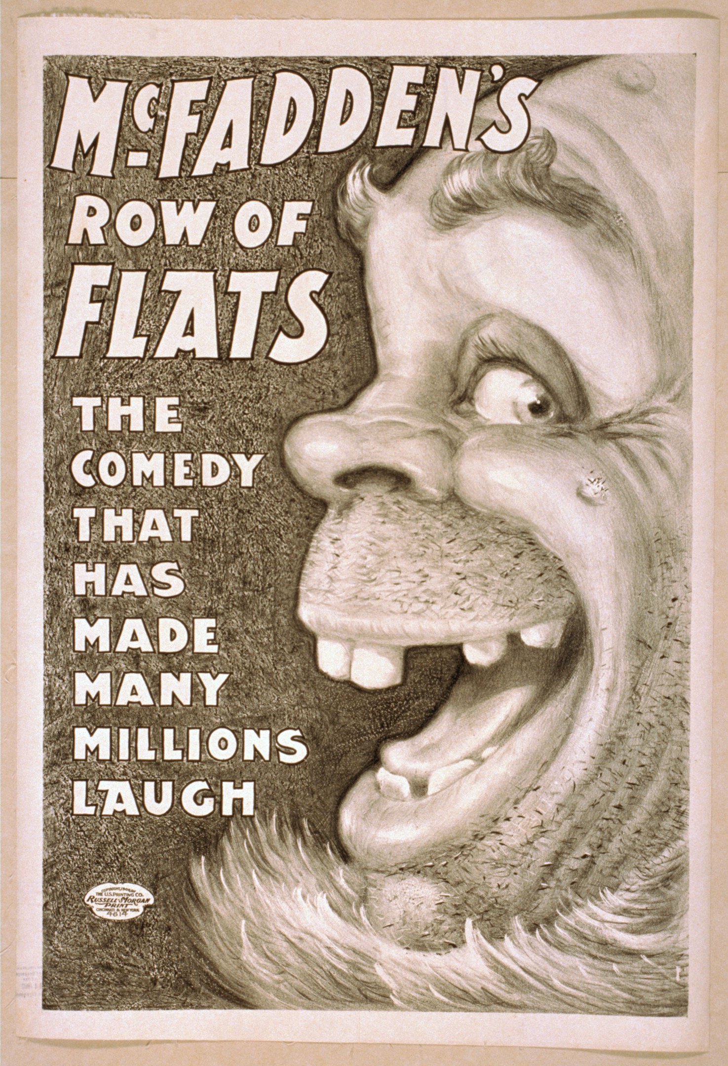 Plakat einer lachenden Person mit wilden Haaren, breitem Grinsen und weit aufgerissenen Augen auf einem hellgelben Hintergrund, mit der Aufschrift "McFadden's Row of Flats: The Comedy That Has Made Many Millions Laugh."