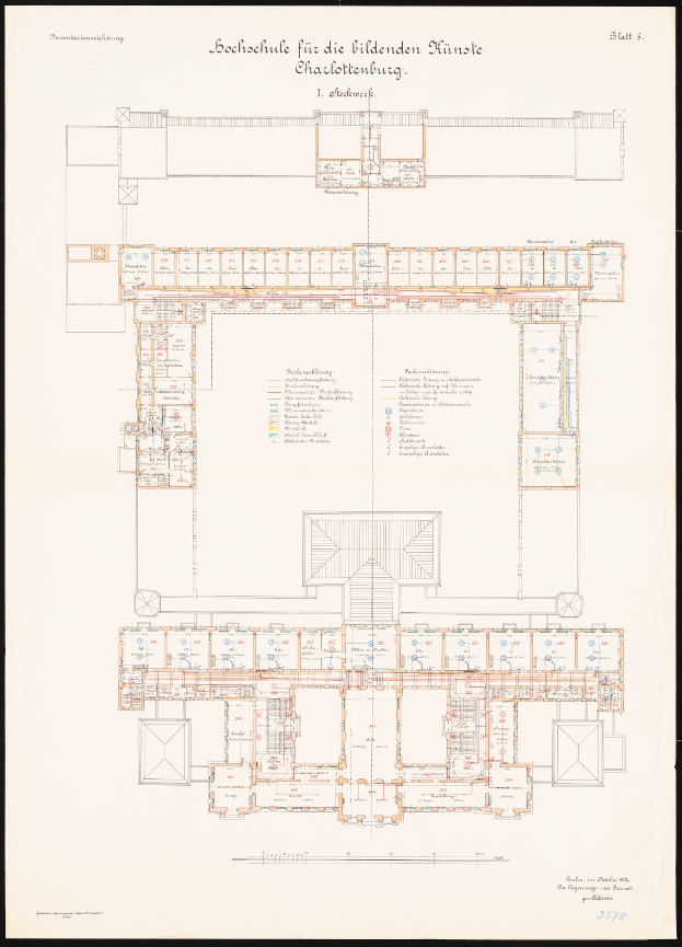 Ein detaillierter Grundrissplan des Schlosshofs in Dresden, Deutschland, mit Textbeschreibungen des Gebäudeaufbaus.