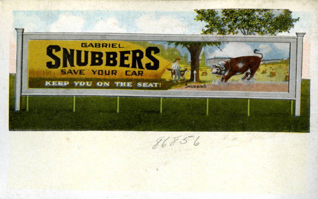 Eine alte Werbung für Gabriel Snubbers mit einer Kuh, einer Person, Bäumen und einem bewölkten Himmel, mit dem Text "Gabriel Snubber's Save Your Car" unten.