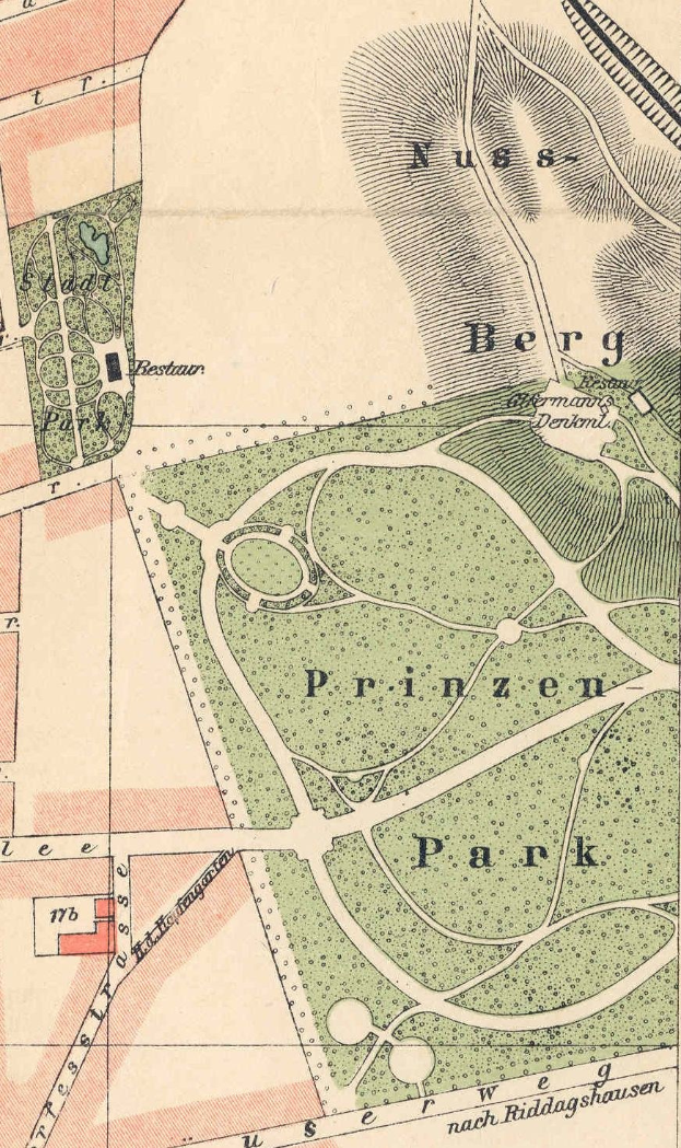 Detailierte alte Karte von Berlin, Deutschland, die den Standort eines Parks mit Straßen, Sehenswürdigkeiten und textuellen Informationen zum Park hervorhebt.