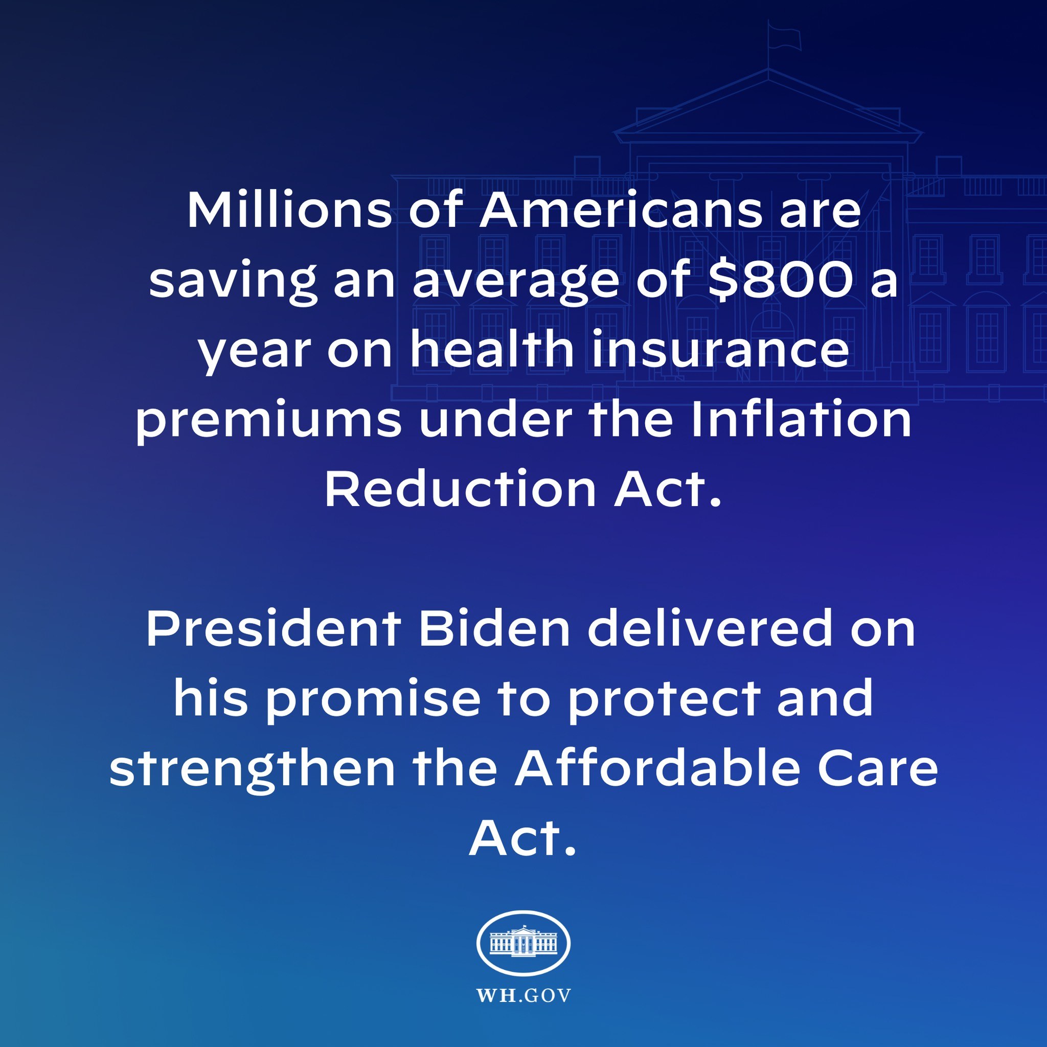 Blauer Hintergrund mit weißer Schrift, die besagt, dass Millionen von Amerikanern durchschnittlich $800 im Jahr an den Gesundheitsversicherungsprämien unter dem Inflation Reduction Act sparen, begleitet von einem Logo.