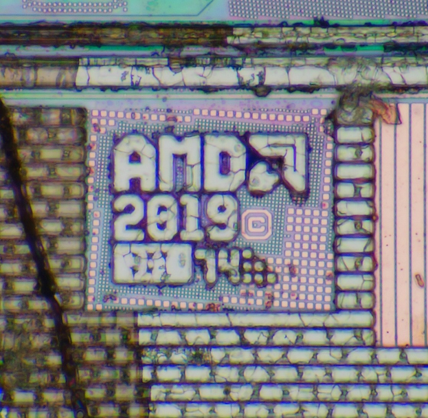 Nahaufnahme eines AMD-Computerchips aus 2019 mit 'AMD 2019' darauf gedruckt.