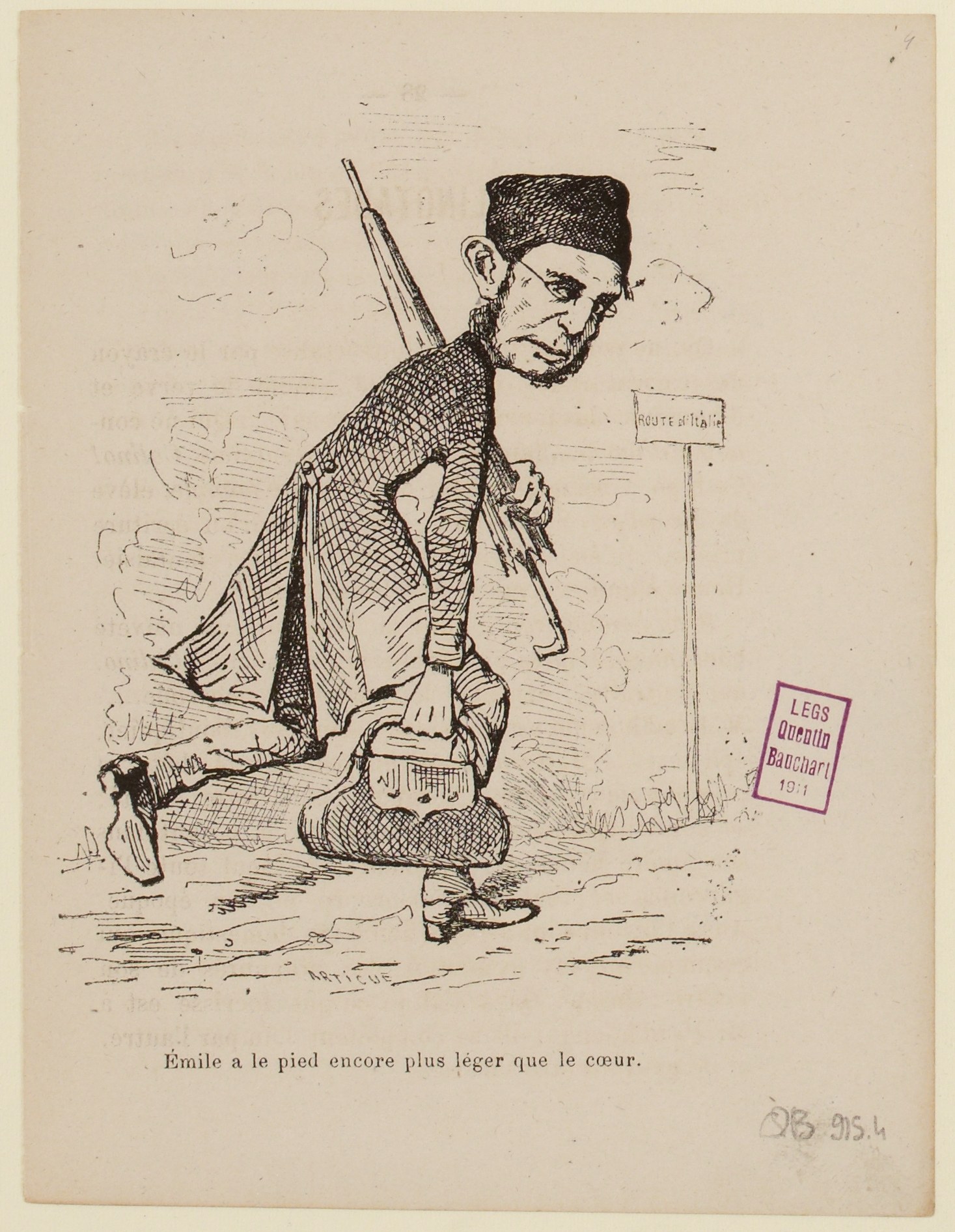 Ein Mann mit einer Waffe in der einen Hand und einer Tasche in der anderen, der vor einer Tafel mit Text steht und einen entschlossenen Gesichtsausdruck hat.