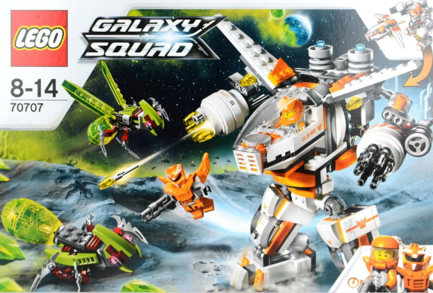 Ein von animierten Personen bedienter Roboter, mit künstlichen Vögeln, Planeten, Boden und Sternen am Himmel sowie einem Wasserzeichen und Text.