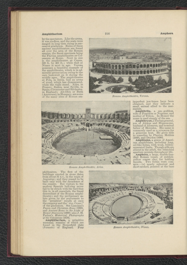 Offenes Buch mit Stadionfoto, Text und zusätzlichen Bildern