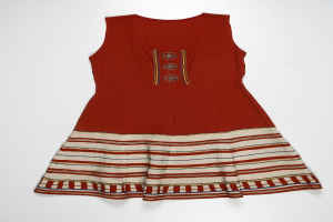 Hailey Bieber interpretiert '90s-Stil-Ikone in silberner Spitze bei Time 100 Gala