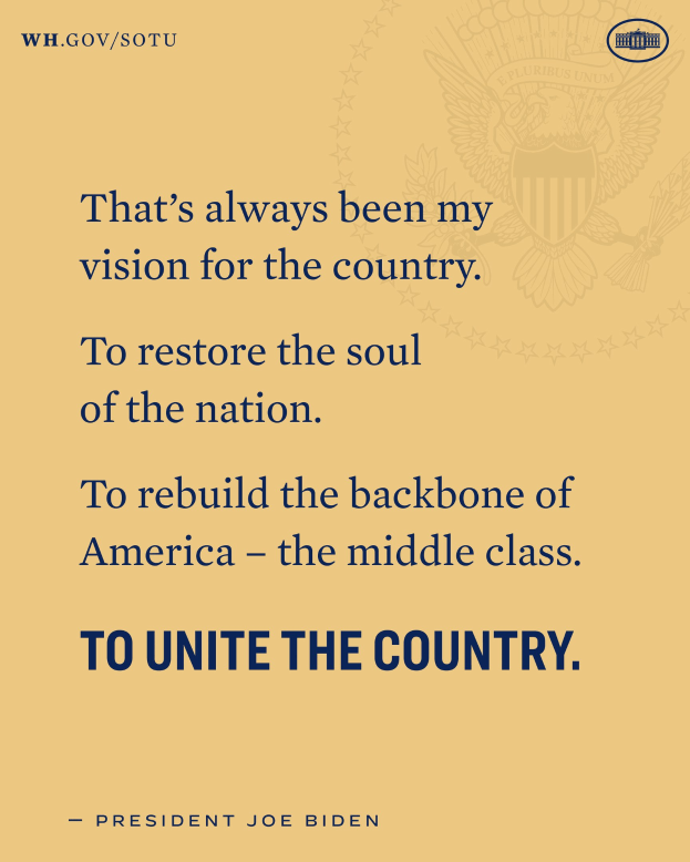 Plakat mit einem Zitat des Präsidenten Joe Biden über die Wiederherstellung der Seele des Landes, den Wiederaufbau der Mittelschicht und die Einheit des Landes.
