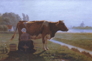 Eine Frau melkt eine Kuh auf einer grünen Wiese mit Pflanzen und Bäumen, mit einem Haus, einer Windmühle und einem Gewässer in der Ferne unter einem klaren blauen Himmel.